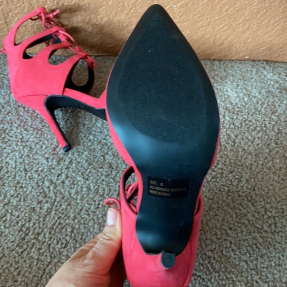 Size 6 fuchsia suede pointy heels - Picture 6 of 9